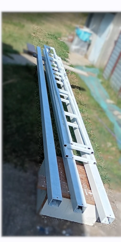 Majstor meri nagib krova i senku